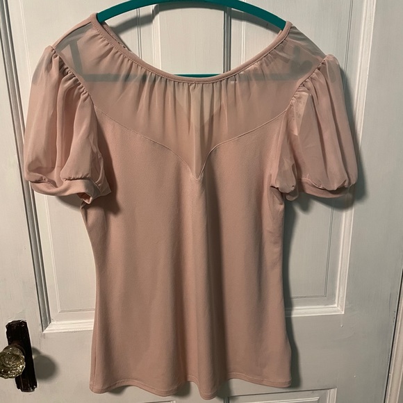 Express, NWT Cream puff sleeve TOP, M - Picture 3 of 4